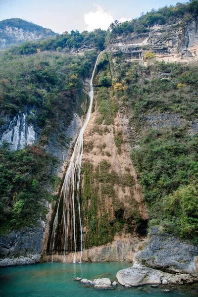 Hubei Bada wzdłuż rzeki miasto "Fife kultury" malownicze wodospady — Zdjęcie stockowe