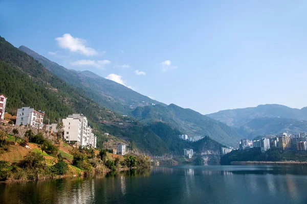 Hubei Patong längs floden staden av Shennongxi landskapet — Stockfoto