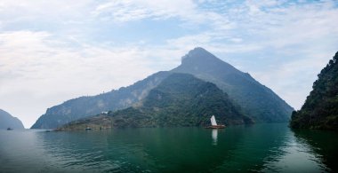 Hubei Badong Yangtze Nehri Wu Gorge ağız zinciri Creek yelkenli