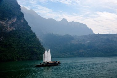 Hubei Badong Yangtze Nehri Wu Gorge ağız zinciri Creek yelkenli