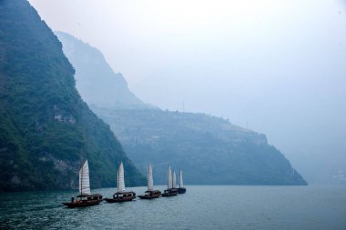 Hubei Badong Yangtze Nehri Wu Gorge ağız zinciri Creek yelkenli