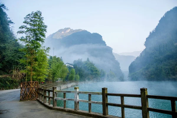 Hubei Zigui Trois Gorges Lac d'eau de mer de bambou — Photo