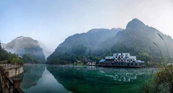 Hubei Zigui Trois Gorges Lac d'eau de mer de bambou — Photo
