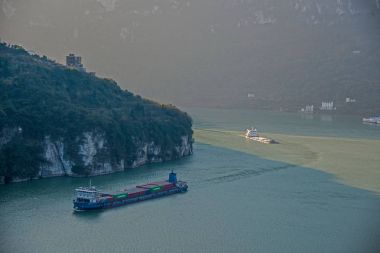 Hubei Yiling Yangtze Nehri üç Dengying Gorge dolu