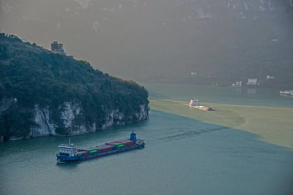 Hubei Yiling Yangtze Nehri üç Dengying Gorge dolu — Stok fotoğraf