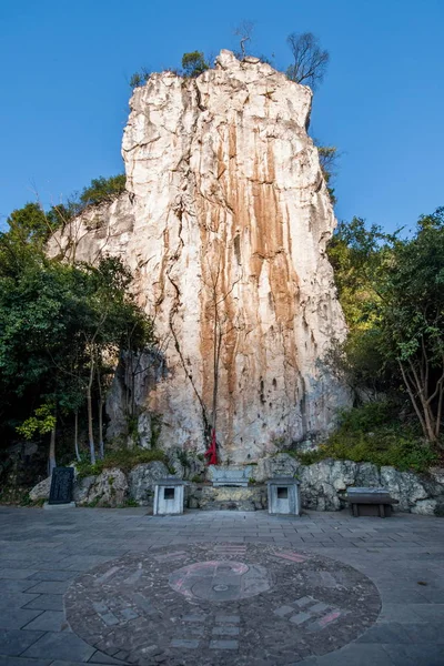 Hubei Yiling Yangtze τριών έργων φαράγγια στην Κίνα, ο πρώτος Θεός του βράχου που ονομάζεται πέτρα - πέτρα διακριτικού — Φωτογραφία Αρχείου