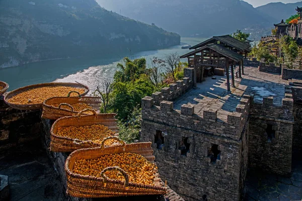 Hubei i Yangtze River tři soutěsky světla v rokli dílny domácího vinařského Bay Wang "Tři soutěsky lidí" — Stock fotografie