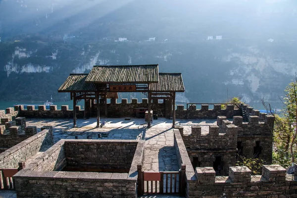 Hubei Yiling Yangtzefloden Three Gorges ljus skugga gorge i "Three Gorges människor" Bay Wang stugan — Stockfoto