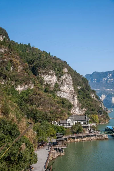 Hubei Yiling Yangtze River Three Gorges light shadow gorge in the "Three Gorges people" Bay Wang cottage — Stock Photo, Image