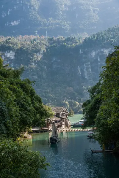 Hubei Yiling Río Yangtze Tres gargantas Yingying Garganta en el dragón en el río — Foto de Stock