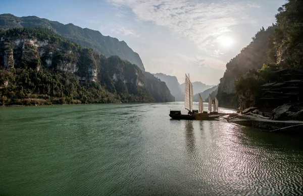 Hubei Yiling Yangtze River Trois Gorges Yueying Gap dans la voile Xiajiang — Photo