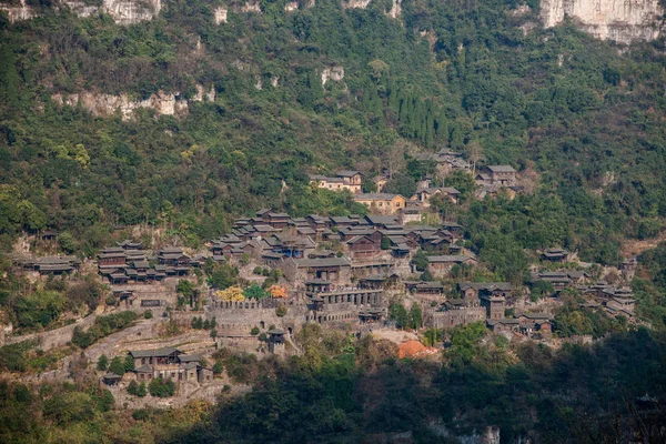 С видом на ущелье Хубэй Илин Янцзы — стоковое фото