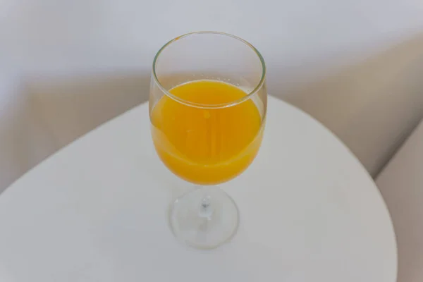 Zole Edilmiş Taze Portakal Suyu Bardağı — Stok fotoğraf