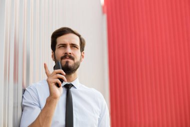 office adam hakkında bir şey düşünüyor