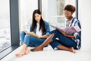 iki farklı etnik, Asya ve afro Amerikan GI kavramı