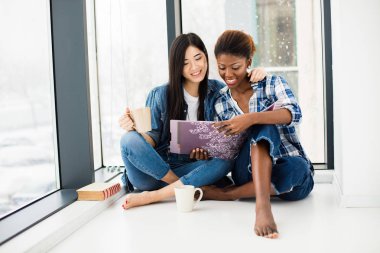 iki farklı etnik, Asya ve afro Amerikan GI kavramı