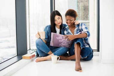 iki farklı etnik, Asya ve afro Amerikan GI kavramı