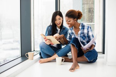 iki farklı etnik, Asya ve afro Amerikan GI kavramı