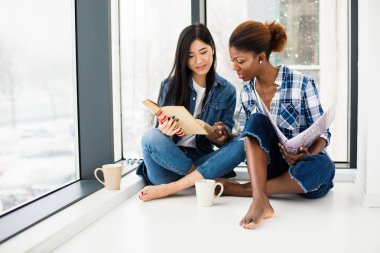 iki farklı etnik, Asya ve afro Amerikan GI kavramı