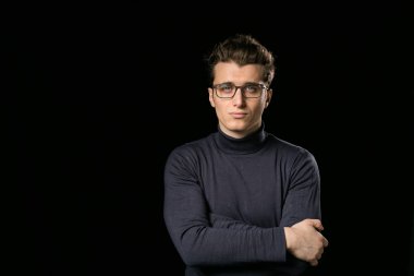 Akıllı adam gözlüklü 