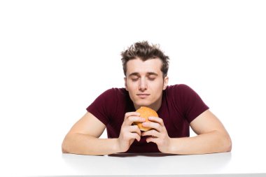 elinde hamburger erkeklerle