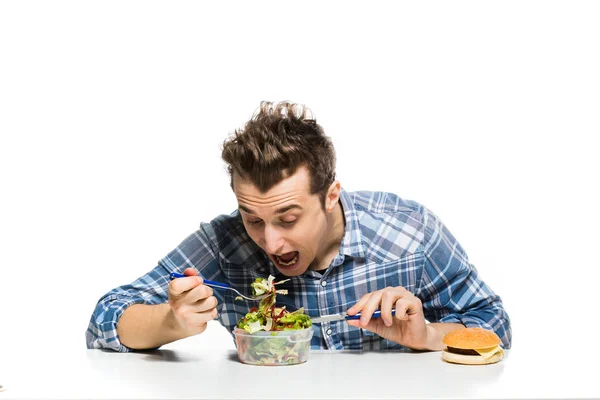 Fast food versus salat-konseptet – stockfoto