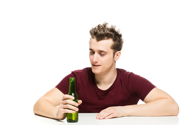 Homme avec bière sur blanc — Photo