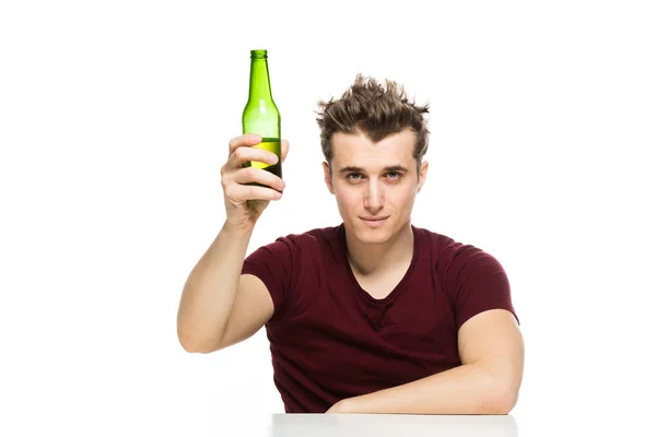 Homme avec bière sur blanc — Photo