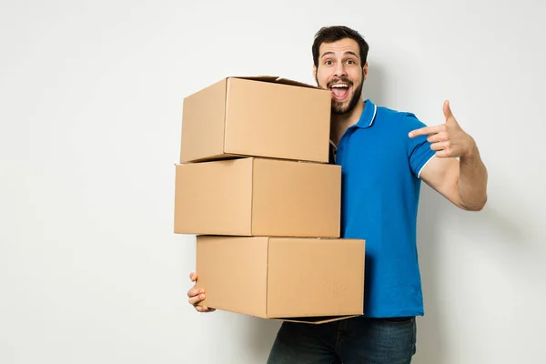 Young man with a cardboard box in his arms — Stock Photo, Image