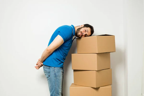 Young man with a cardboard box in his arms — Stock Photo, Image