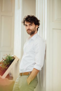 Teras, zarif yakışıklı stanting dışında