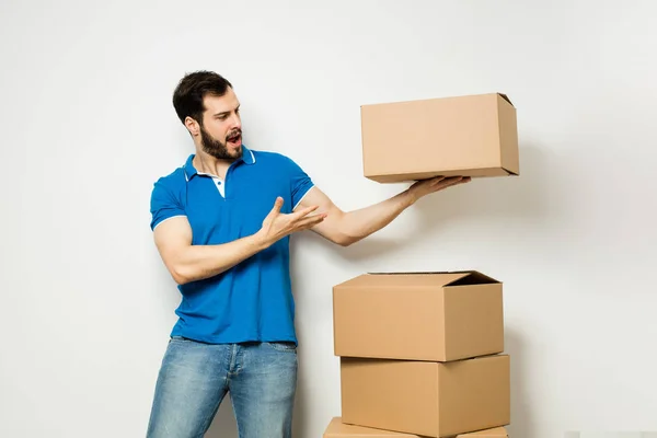 Young man with a cardboard box in his arms — Stock Photo, Image