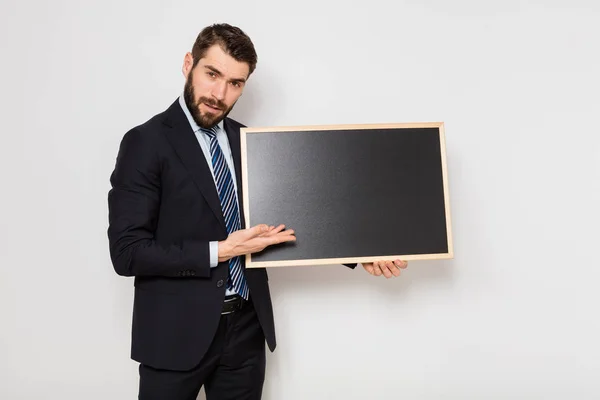 Elegante man met schoolbord op wit — Stockfoto