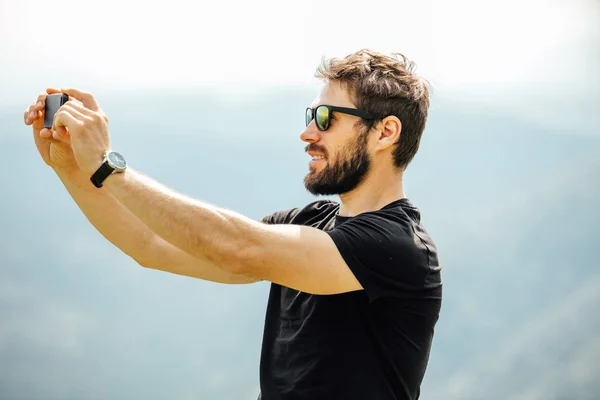 Young man taking a picture with his mobile — Stock Photo, Image