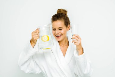 kadın beyaz banyo havlusu 