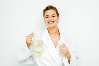 kadın beyaz banyo havlusu 