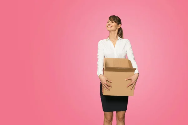 Schöne Junge Geschäftsfrau Büro Outfit Kündigt Ihren Job Und Trägt — Stockfoto