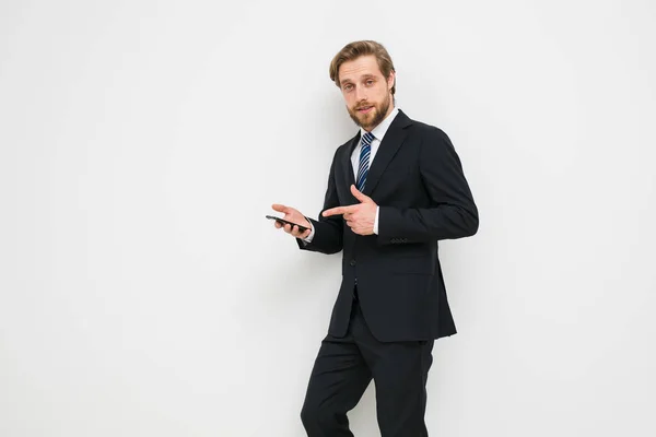 Smart Looking Guy Wijzend Naar Zijn Haar Telefoon Wat Doen — Stockfoto