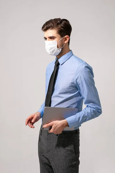 Oblečení Ochranou Proti Virům Elegantní Muž Kravatou Nosí Ústa Ochranu — Stock fotografie