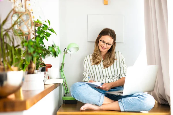 Work Home Studding Online Concept Woman Working Laptop House Next — Stock Photo, Image