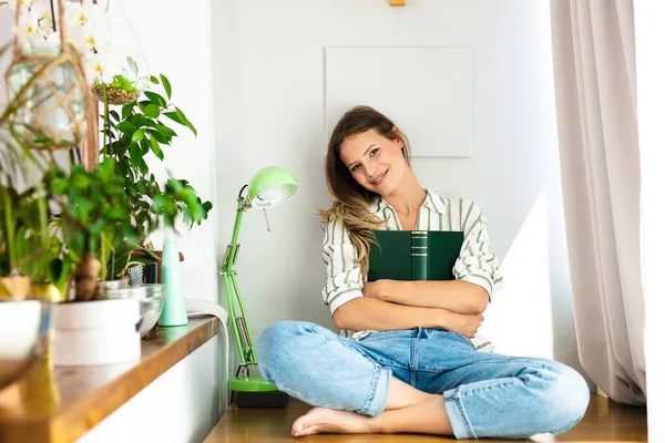 Woman Reading Next Bright Window Relaxing Chilling Outbreak Period Home — Stock Photo, Image
