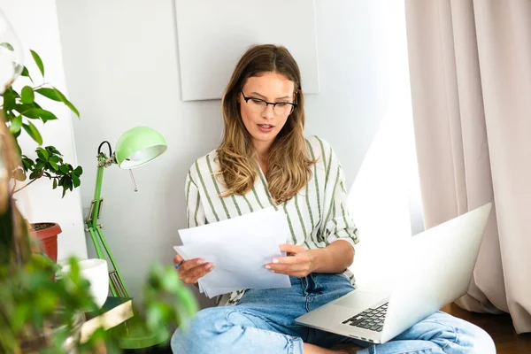 Work Home Studding Online Concept Woman Working Laptop House Next — Stock Photo, Image