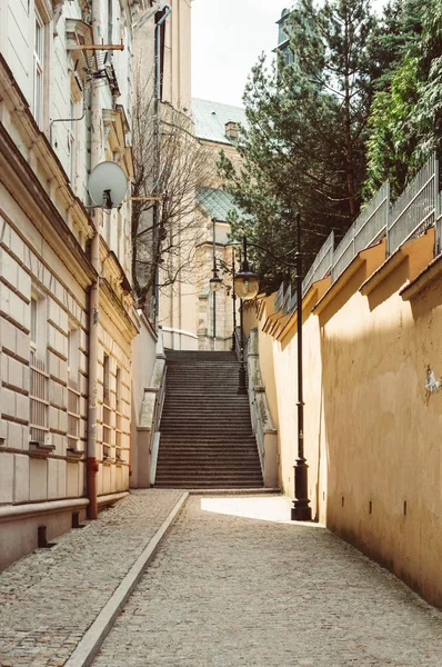 Smal Passage Mellan Byggnaderna Till Trappan Den Historiska Delen Staden — Stockfoto