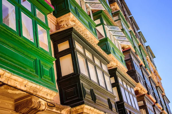 Espectacular vista sobre los balcones del edificio en el histori — Foto de Stock