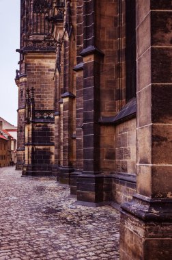 Prag 'daki katedralin siyah duvarları