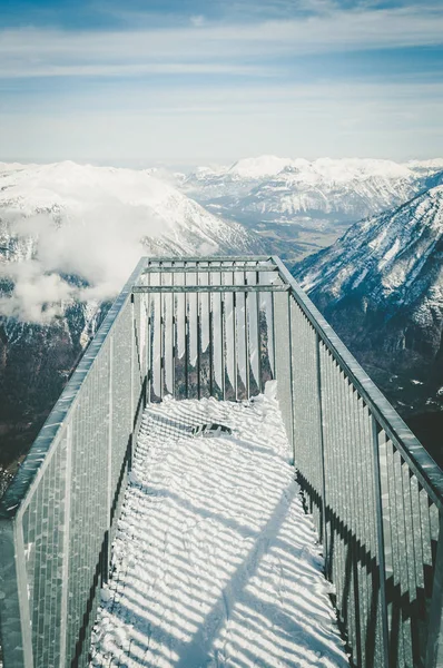 Balcón en la cima de la montaña en los Alpes austríacos en invierno —  Fotos de Stock