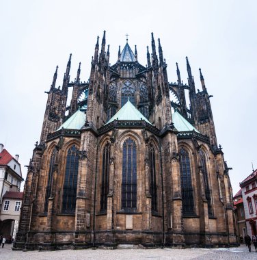 Prag 'daki büyük bir katedral.