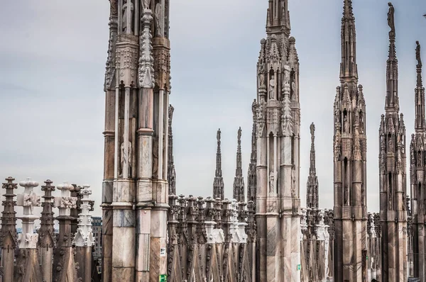 Detalles arquitectónicos de la Catedral del Duomo en Milán —  Fotos de Stock