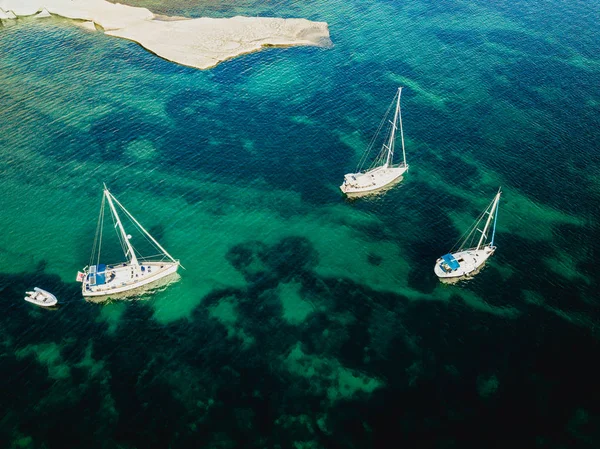 Vista aérea de los yates en el mar — Foto de Stock