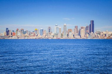 güneşli bir Seattle manzarası 